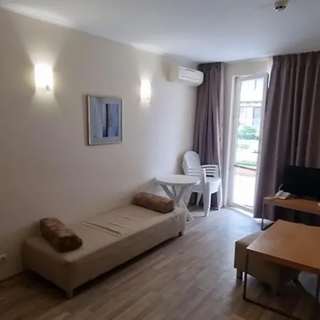 Apartment B022 With A Large Terrace And Direct Access To The Sea