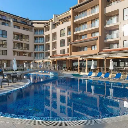 Apartment With A Large Terrace And Direct Access To The Sea *