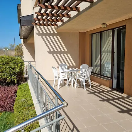 Apartment B022 With A Large Terrace And Direct Access To The Sea