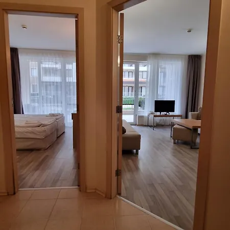 Apartment B022 With A Large Terrace And Direct Access To The Sea *