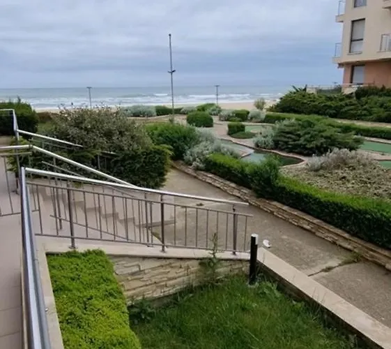 Apartment With A Large Terrace And Direct Access To The Sea