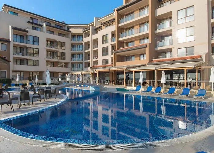 Apartment With A Large Terrace And Direct Access To The Sea *